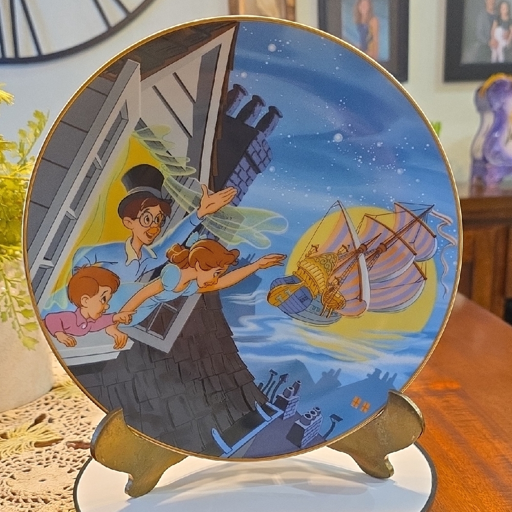 Walt Disney Collectors Plate. Peter Pan. Safely Home Agsin